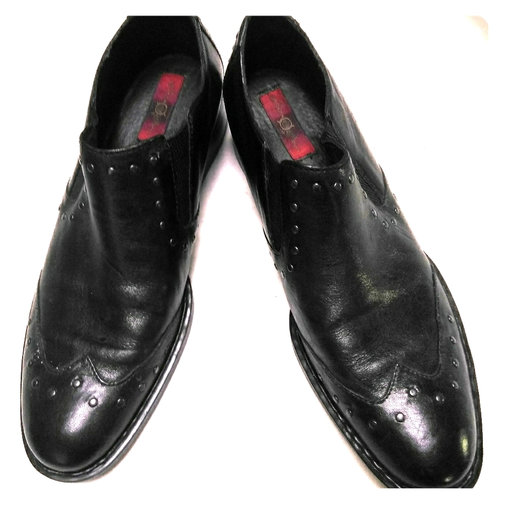 Born Slip on Oxford with comfort footbed.